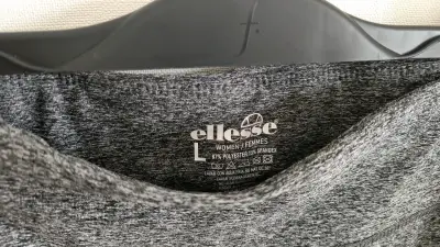 Shorts deportivos grises Ellesse para mujer - miniatura 2