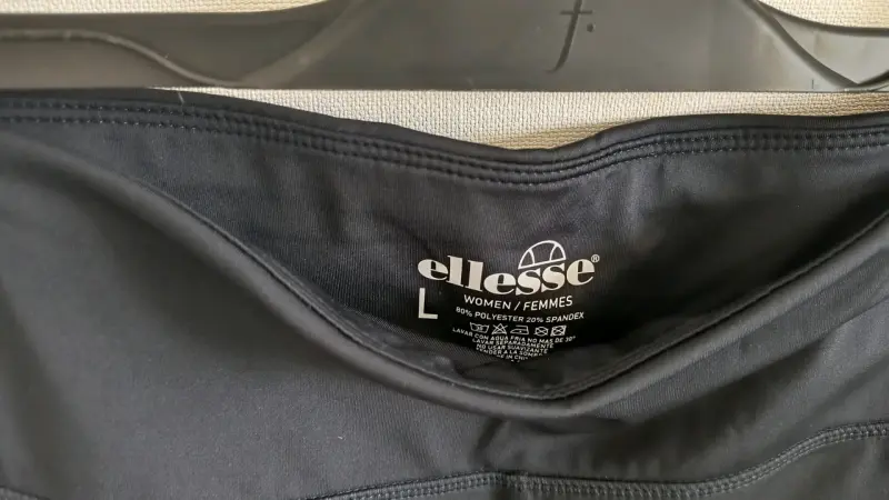 Shorts deportivos negros Ellesse para mujer - 2