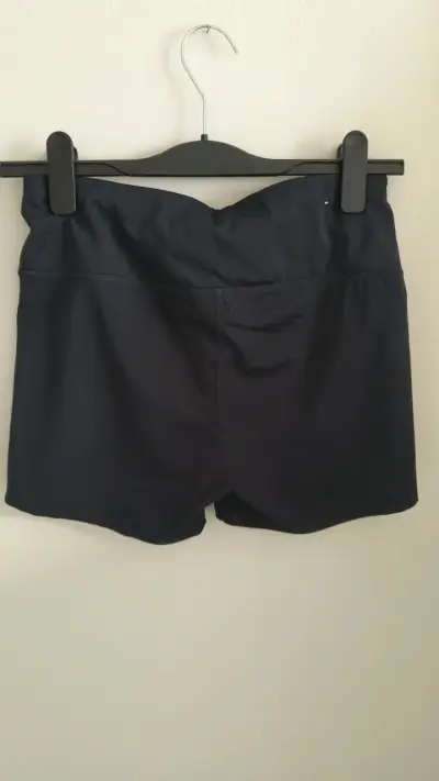 Shorts deportivos negros Ellesse para mujer - miniatura 3