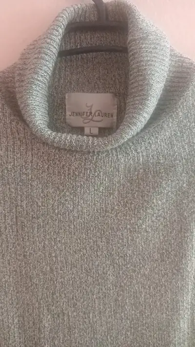 Suéter gris de cuello alto Jennifer Lauren - miniatura 1