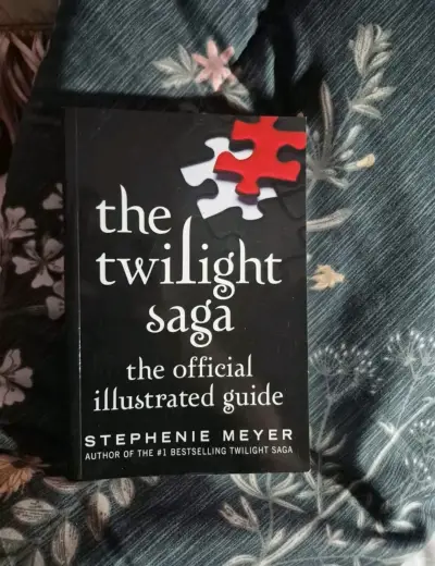 Guía Ilustrada Oficial de la Saga Crepúsculo - miniatura 1