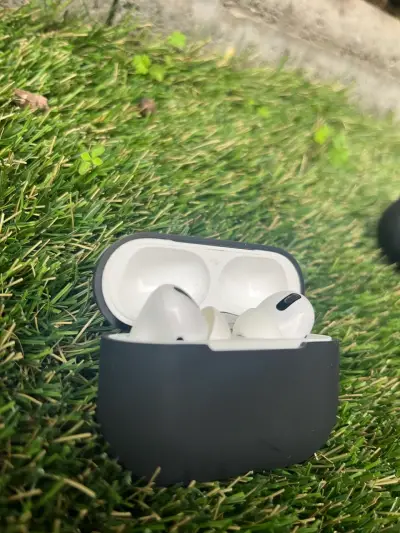 Funda de silicona negra. para AirPods Pro 1-2-3 - miniatura 1