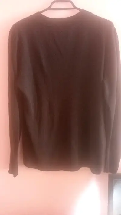 Suéter negro de lana para hombre - miniatura 2