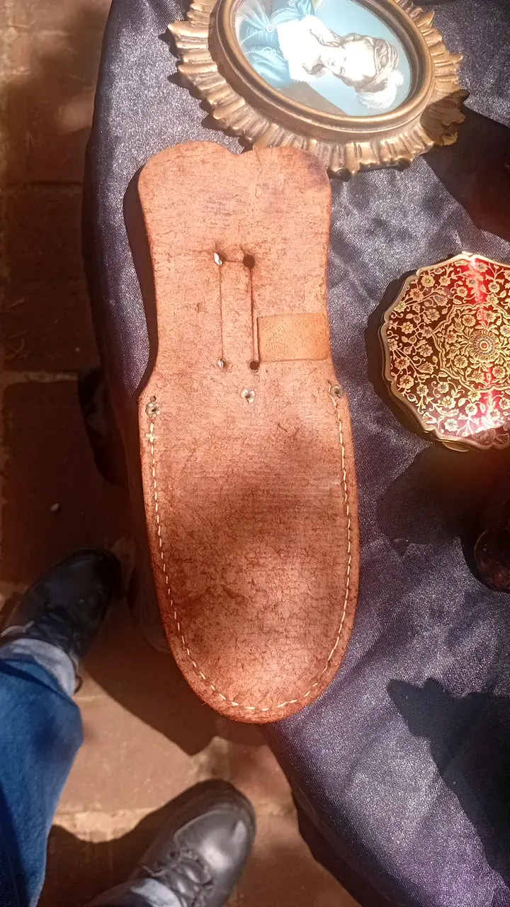 Set de cuchillo y tenedor con funda de cuero - 2