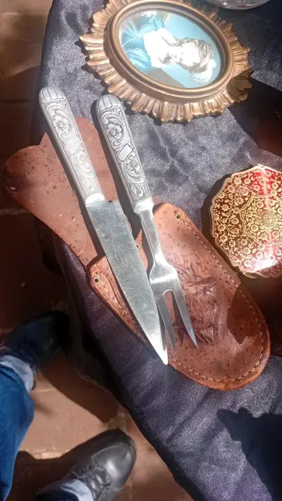 Set de cuchillo y tenedor con funda de cuero - miniatura 3