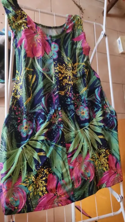 Vestido floral sin mangas para mujer - miniatura 1