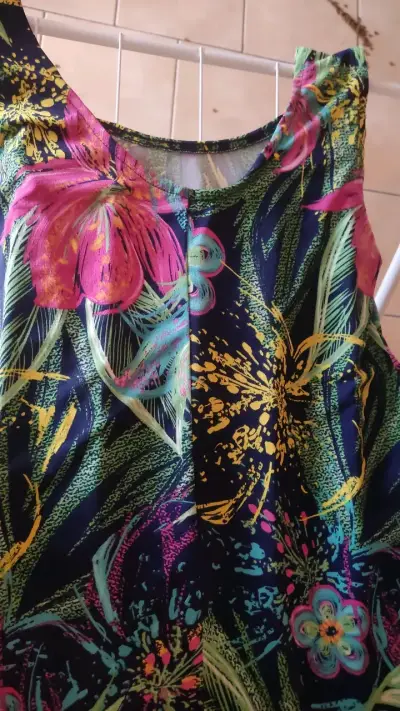 Vestido floral sin mangas para mujer - miniatura 2
