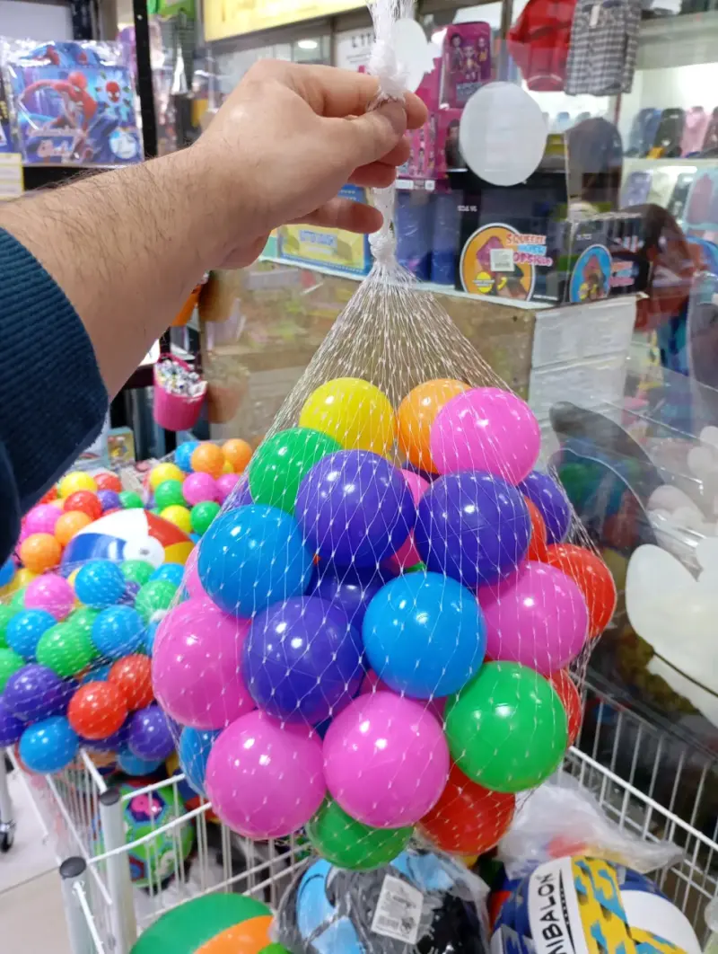Pelotas de plástico multicolor - 1