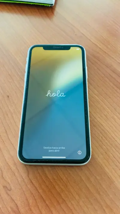 iPhone 11 Blanco en Buen Estado - miniatura 1