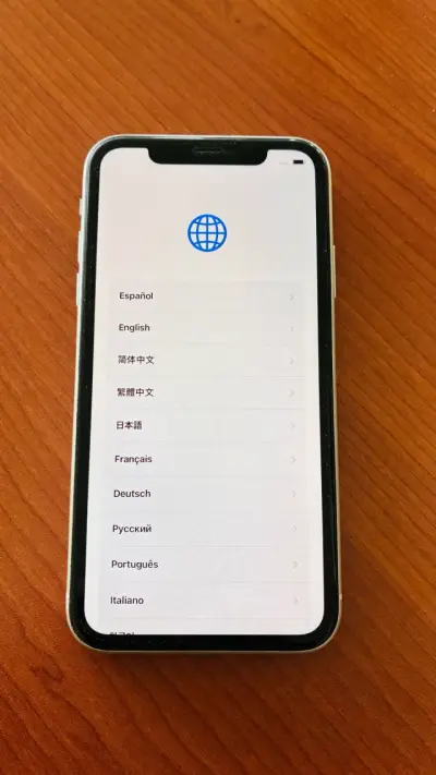 iPhone 11 Blanco en Buen Estado - miniatura 2