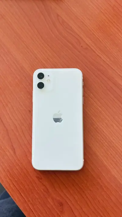 iPhone 11 Blanco en Buen Estado - miniatura 4