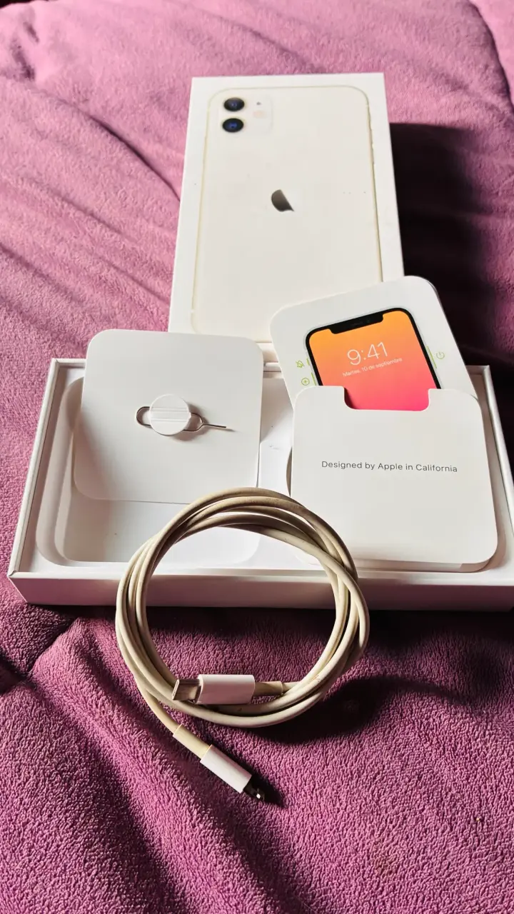 iPhone 11 Blanco en Buen Estado - 5