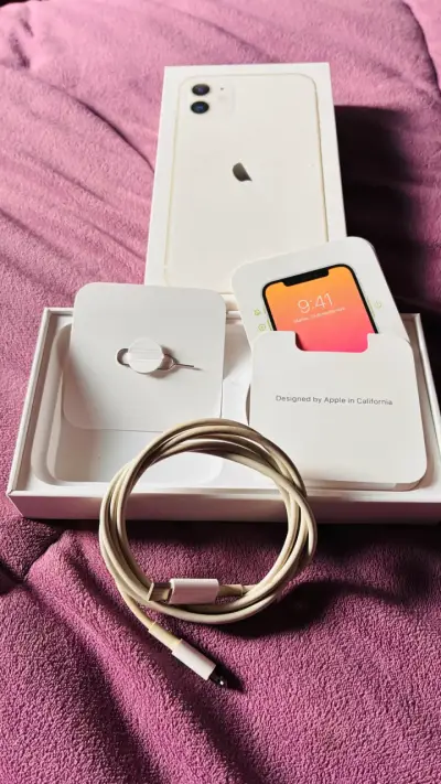 iPhone 11 Blanco en Buen Estado - miniatura 5