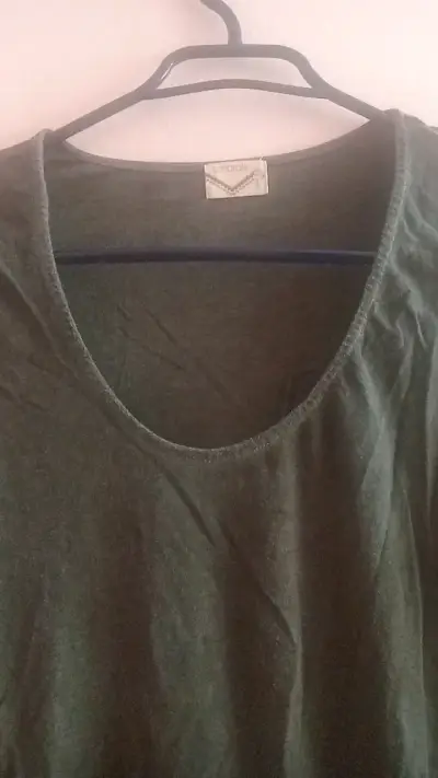 Polera verde oliva Umbro para mujer - miniatura 1