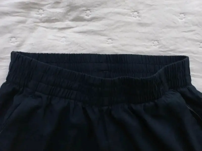 Pantalones deportivos negros Adidas con bolsillos - 4