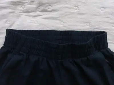 Pantalones deportivos negros Adidas con bolsillos - miniatura 4