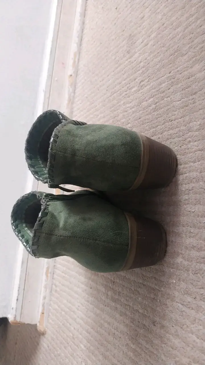 Botines verdes de gamuza con tacón bajo - 3
