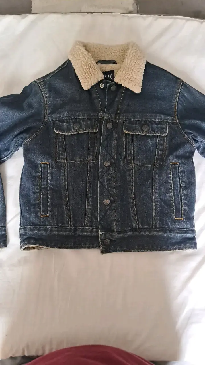 Chaqueta de mezclilla GAP Kids con forro de borrego - 1