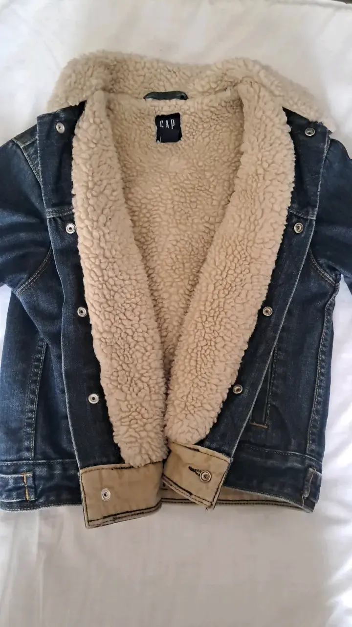 Chaqueta de mezclilla GAP Kids con forro de borrego - 2