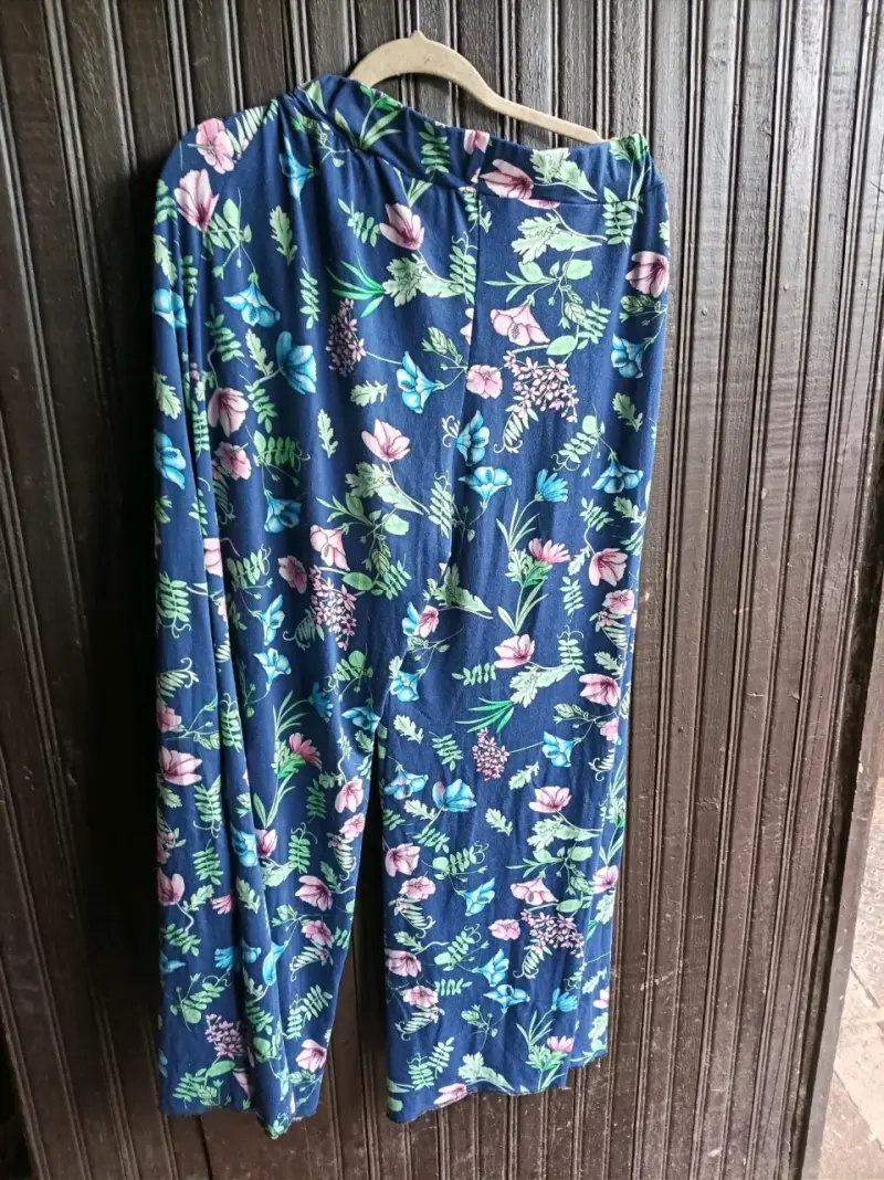 Pantalones anchos con estampado floral azul - 2