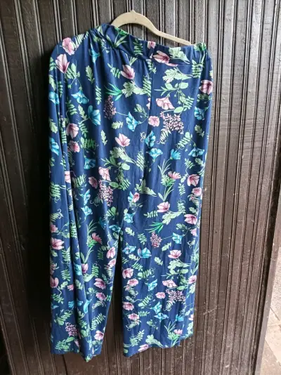 Pantalones anchos con estampado floral azul - miniatura 2