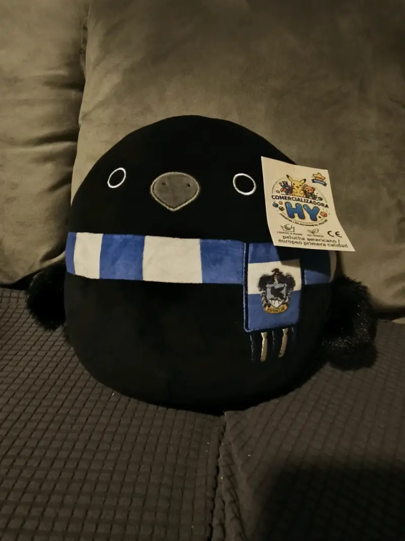 Peluche cuervo negro con bufanda azul Ravenclaw - 4