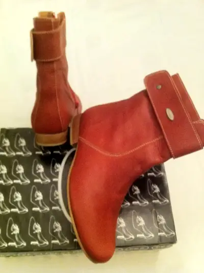 Botines rojos de cuero con forro interior - miniatura 1