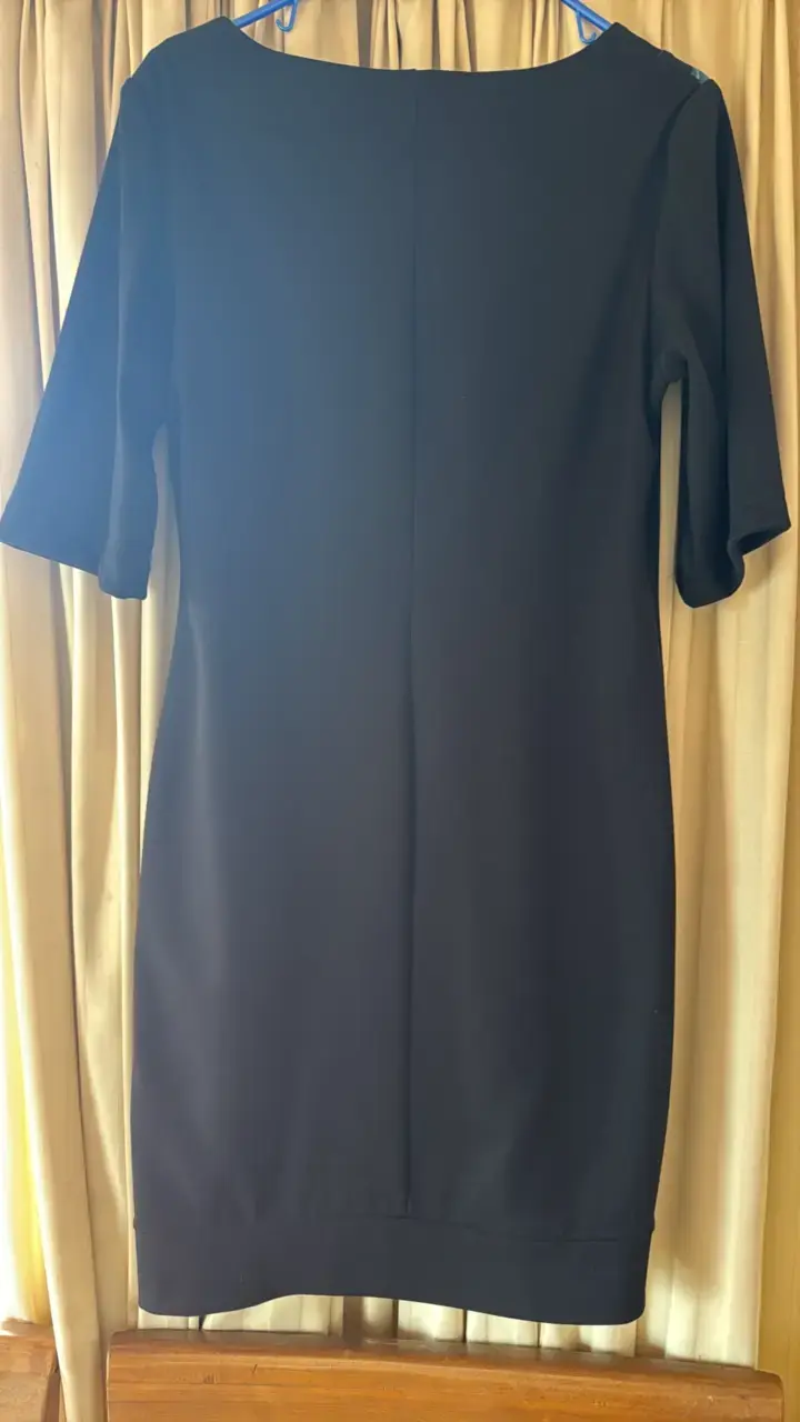 Vestido negro con estampado floral - 2