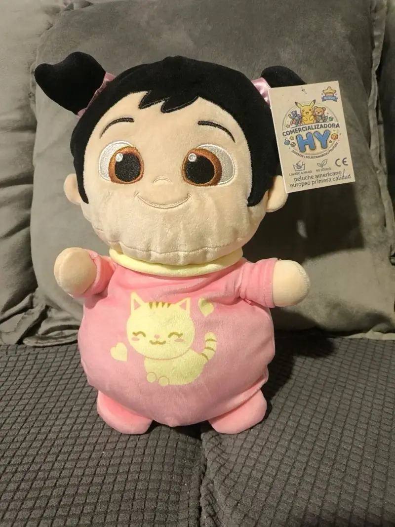 Peluche Cocomelon niña con pijama rosa - 1