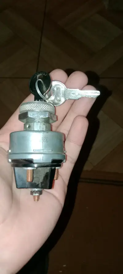 Chapa encendido para vehículos - miniatura 1
