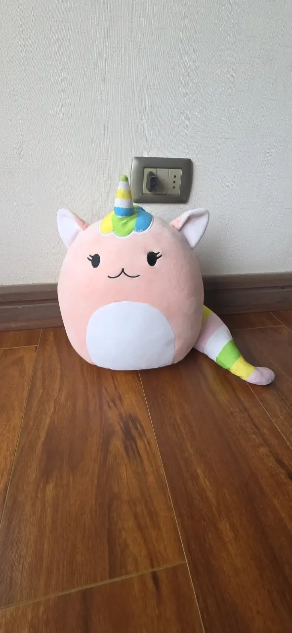 Peluche unicornio rosado con cola arcoíris - 1
