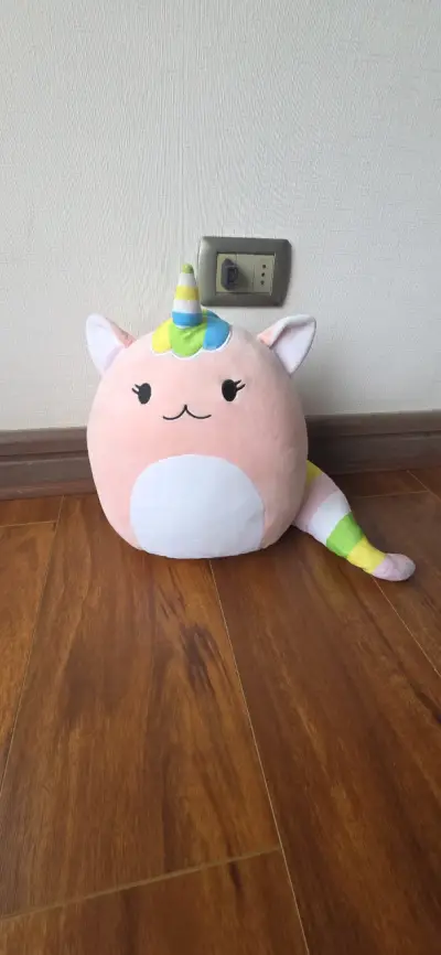 Peluche unicornio rosado con cola arcoíris - miniatura 1