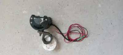 Foco LED para vehículo con soporte - miniatura 4