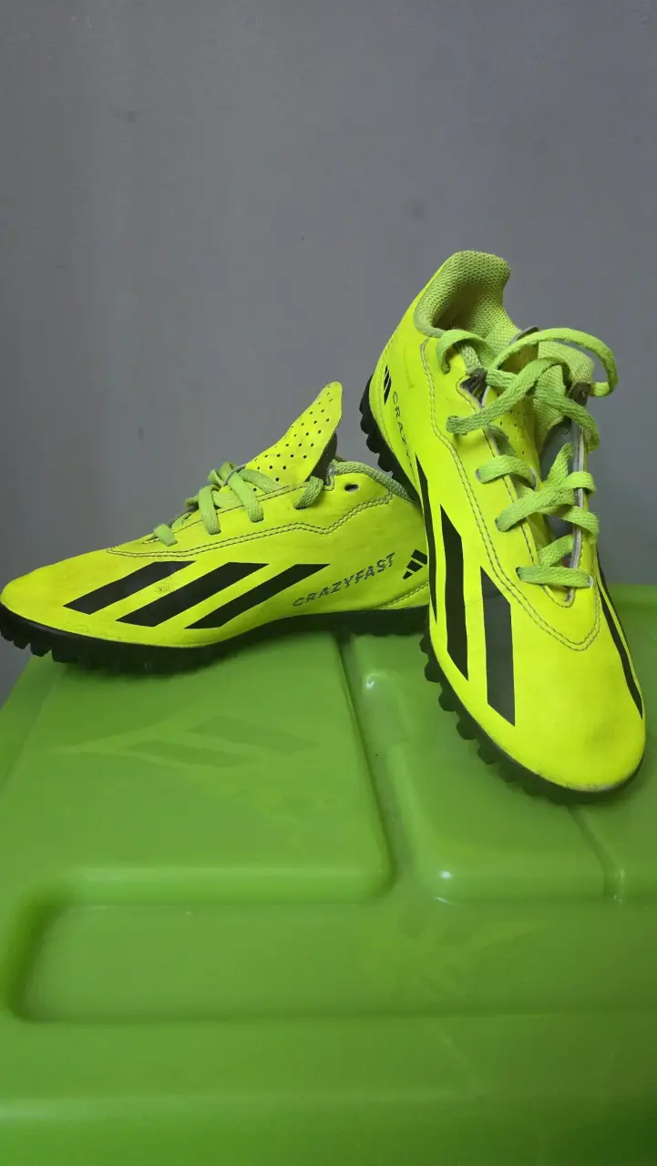 Zapatillas de fútbol amarillas para césped artificial - 1