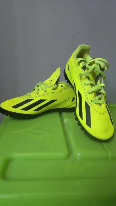 Zapatillas de fútbol amarillas para césped artificial - miniatura 1