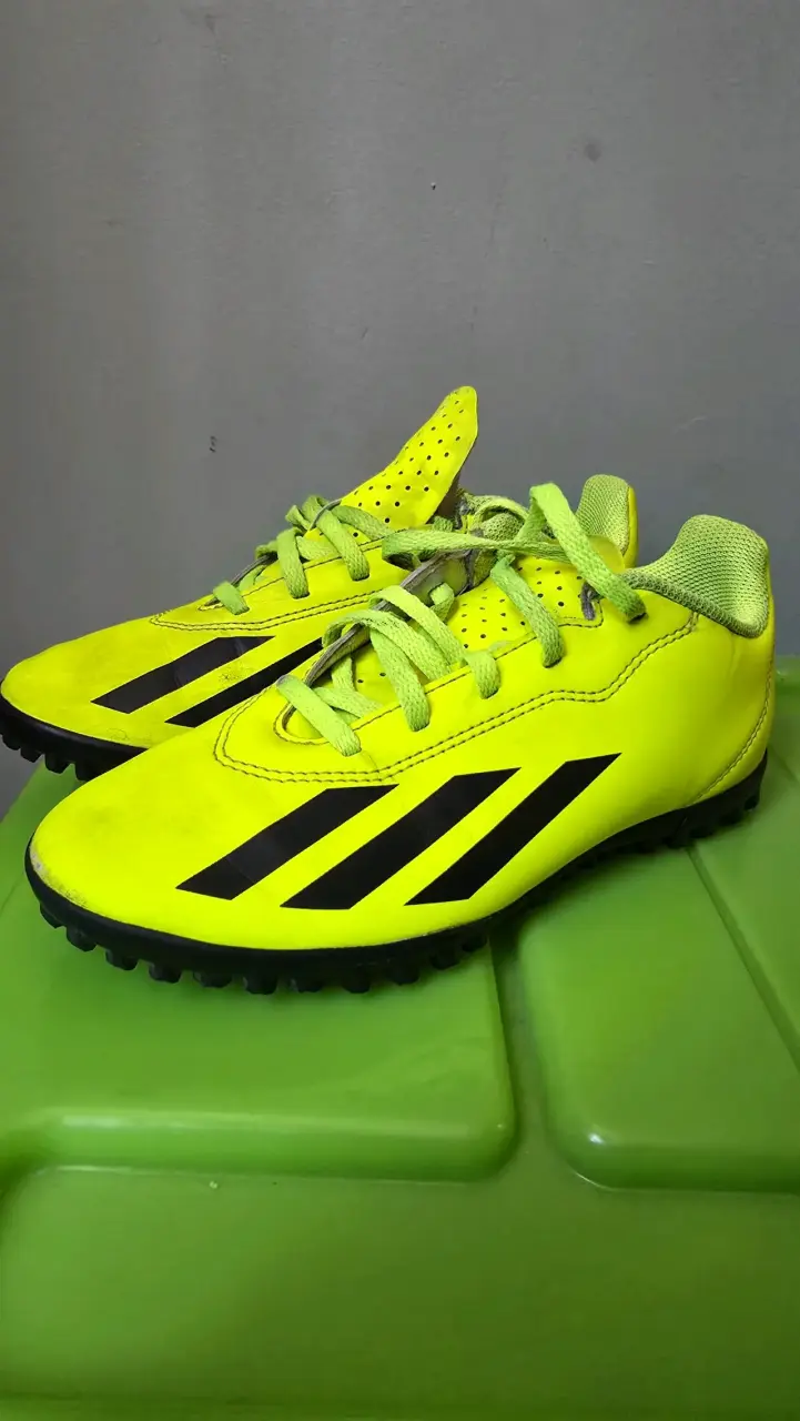 Zapatillas de fútbol amarillas para césped artificial - 2