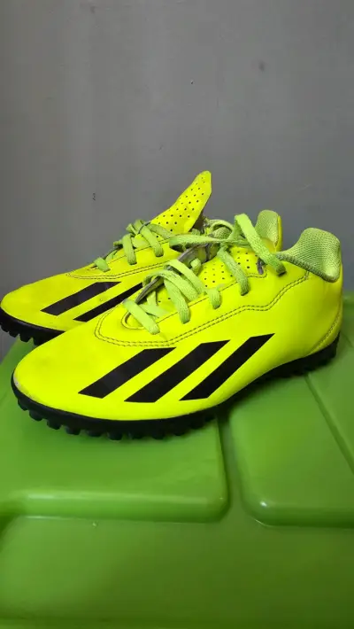 Zapatillas de fútbol amarillas para césped artificial - miniatura 2