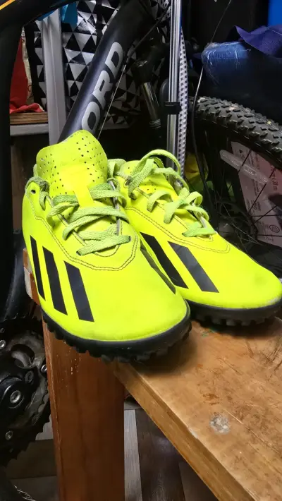 Zapatillas de fútbol amarillas para césped artificial - miniatura 3