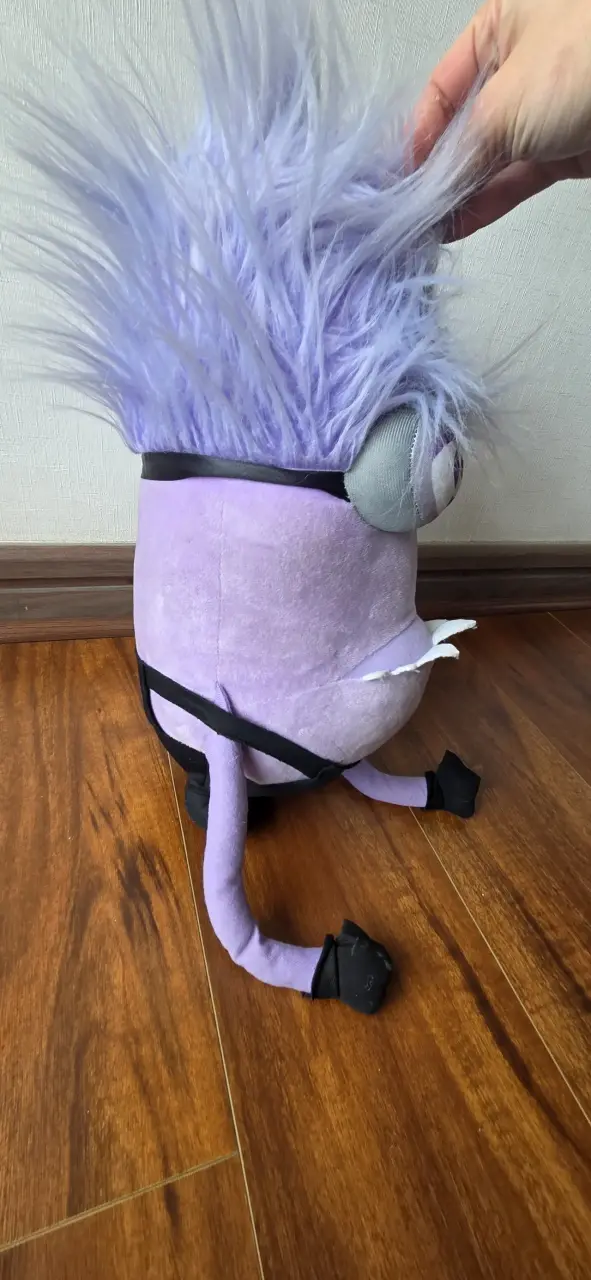 Peluche Minion Morado con Gafas y Pelo Despeinado - 2