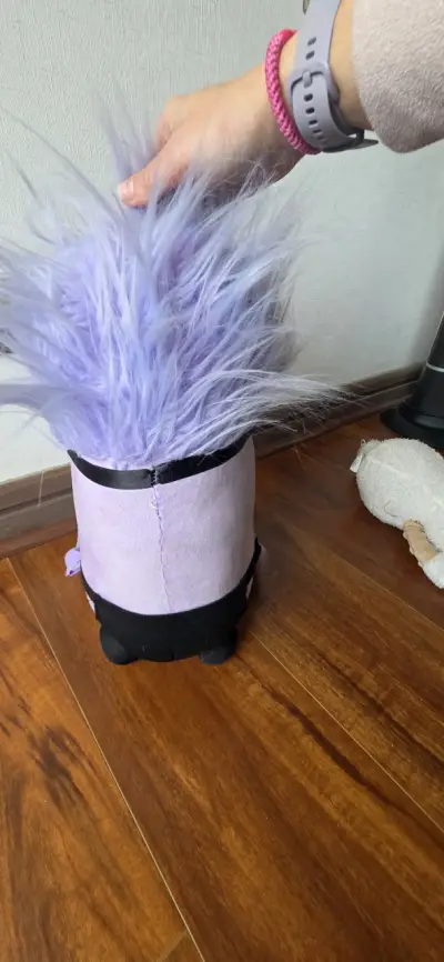 Peluche Minion Morado con Gafas y Pelo Despeinado - miniatura 5