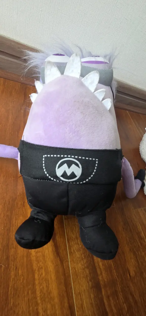 Peluche Minion Morado con Gafas y Pelo Despeinado - 6