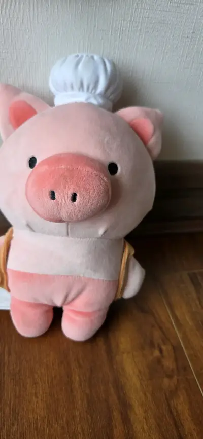 Peluche cerdito chef Miniso con hamburguesa - miniatura 3