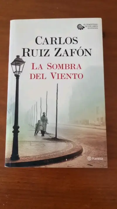 Libro 'La Sombra del Viento' de Carlos Ruiz Zafón - miniatura 1