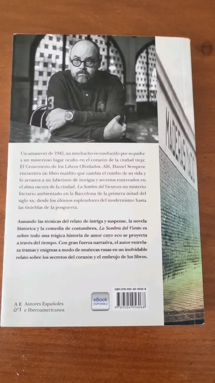 Libro 'La Sombra del Viento' de Carlos Ruiz Zafón - 2
