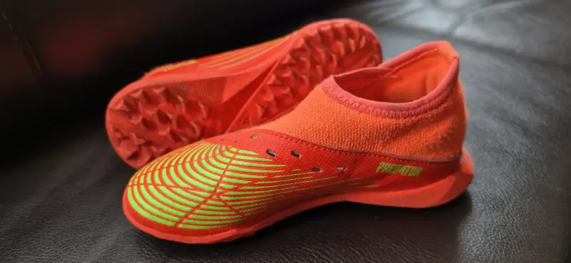 Zapatillas de fútbol Adidas Predator rojas