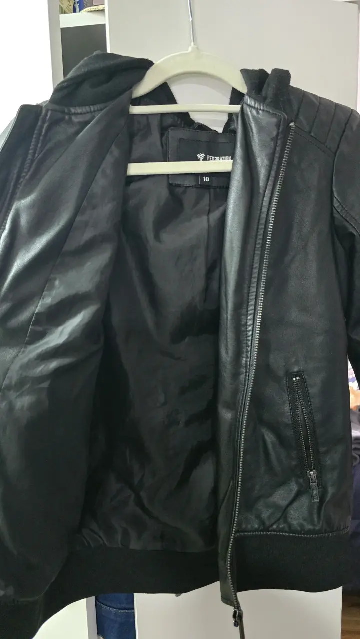 Chaqueta de cuero sintético negra con capucha - 2