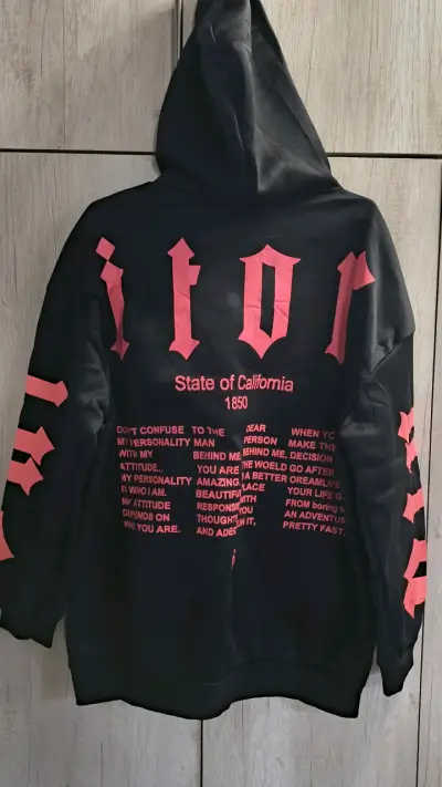 Polerón negro con capucha y estampado rosado - miniatura 1