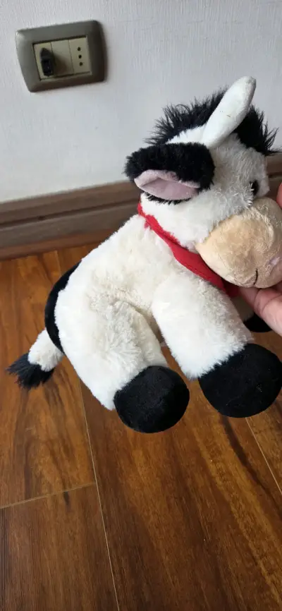 Peluche de vaca con pañuelo rojo - miniatura 4