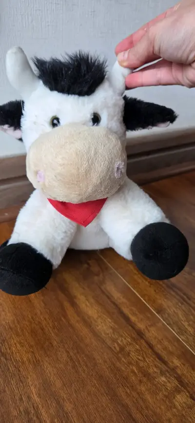 Peluche de vaca con pañuelo rojo - miniatura 7