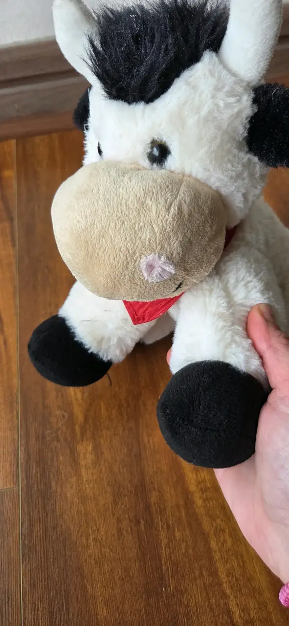 Peluche de vaca con pañuelo rojo - 11